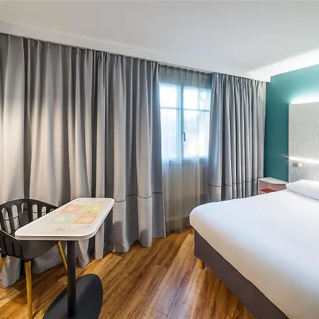 Ibis Styles Centre Hotel 3*