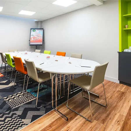 Ibis Styles Centre 3* דוביל