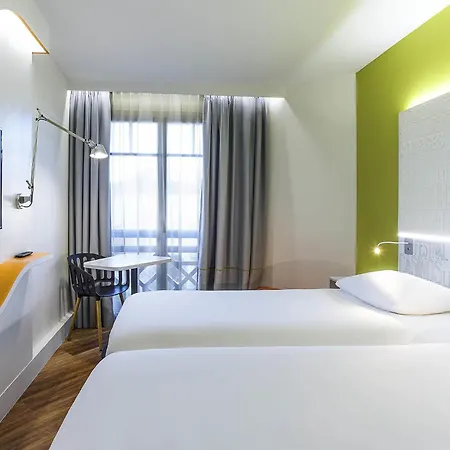 Ibis Styles Centre 3*