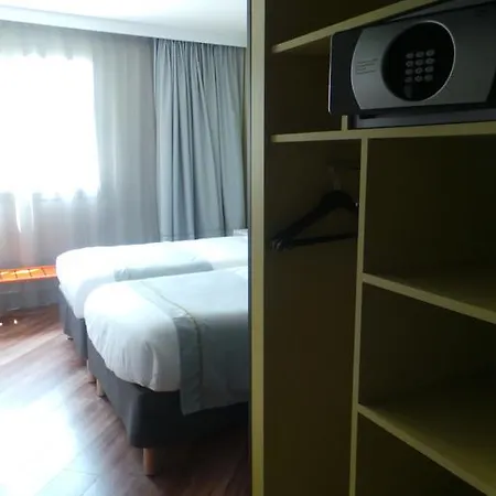 Ibis Styles Centre דוביל